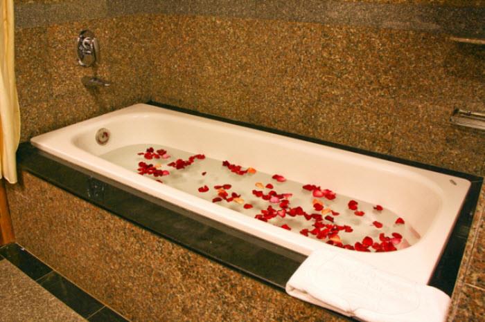 Bathroom1%20-%20Hotel24h.net.jpg