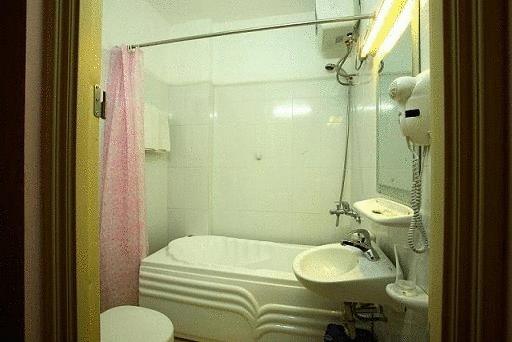 KHÁCH SẠN NHƯ PHÚ