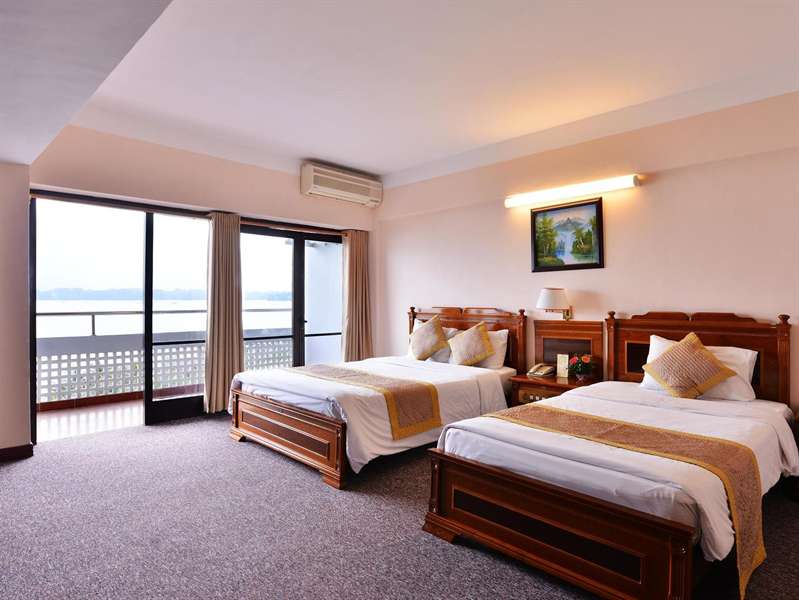 Phòng%20khách%20-%20hotel24h.net.jpg