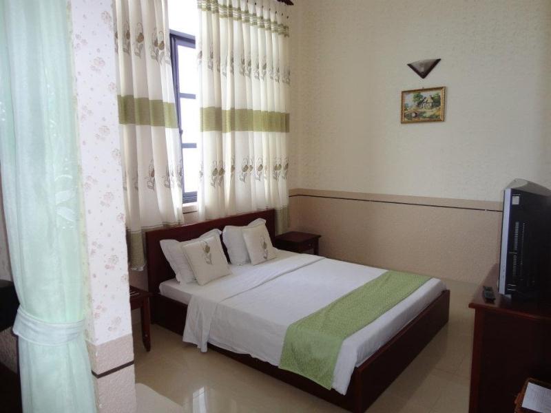Phòng%20khách1%20-%20hotel24h.net.jpg