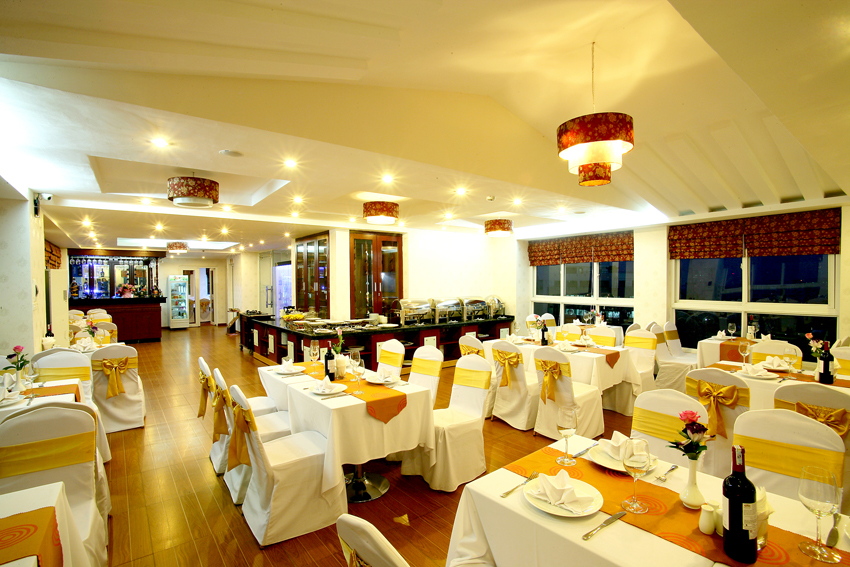 KHÁCH SẠN HỒ GIÁM