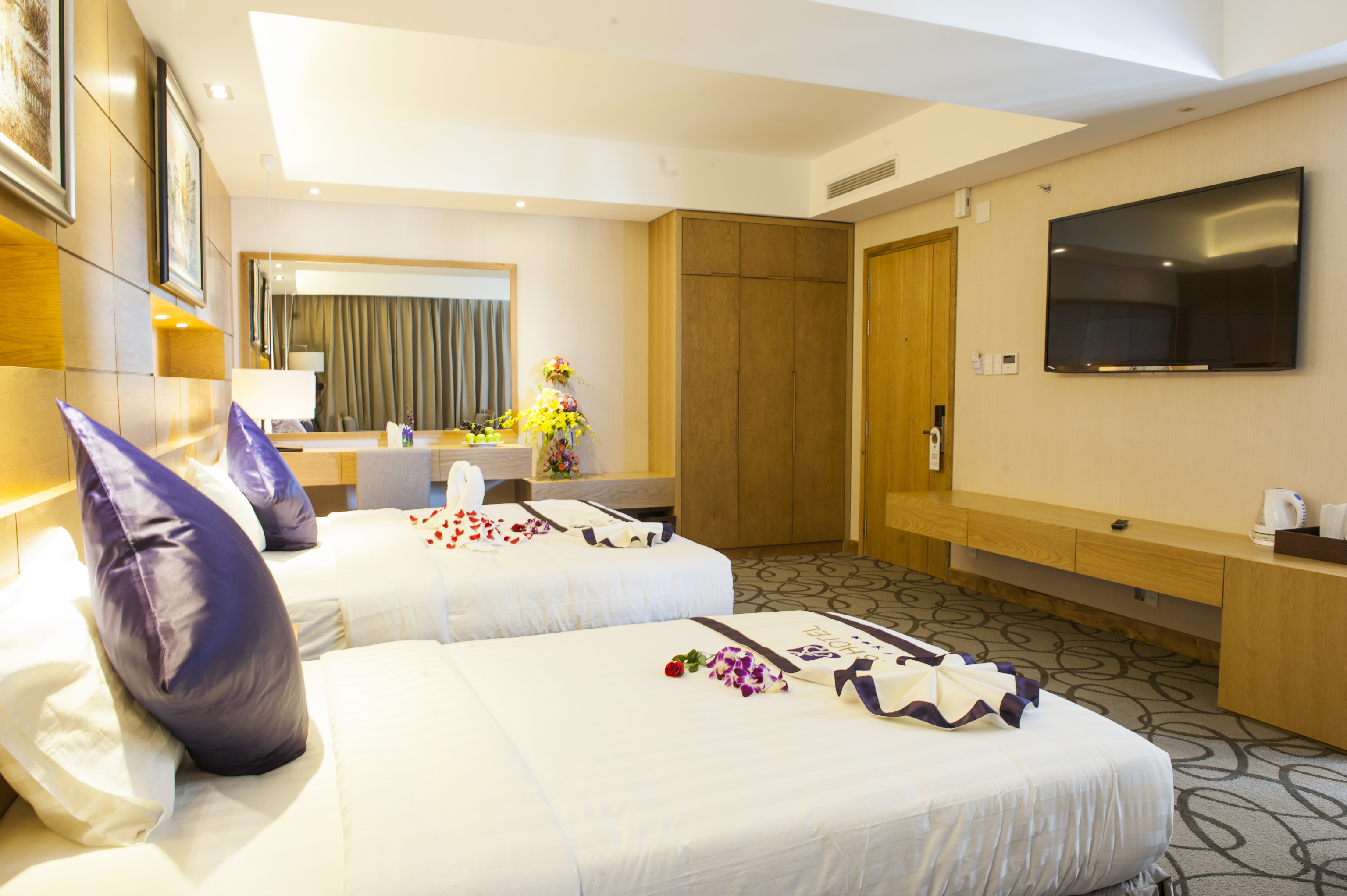 khach-san-iris-phong-ngu-9-hotel24h.net.jpg