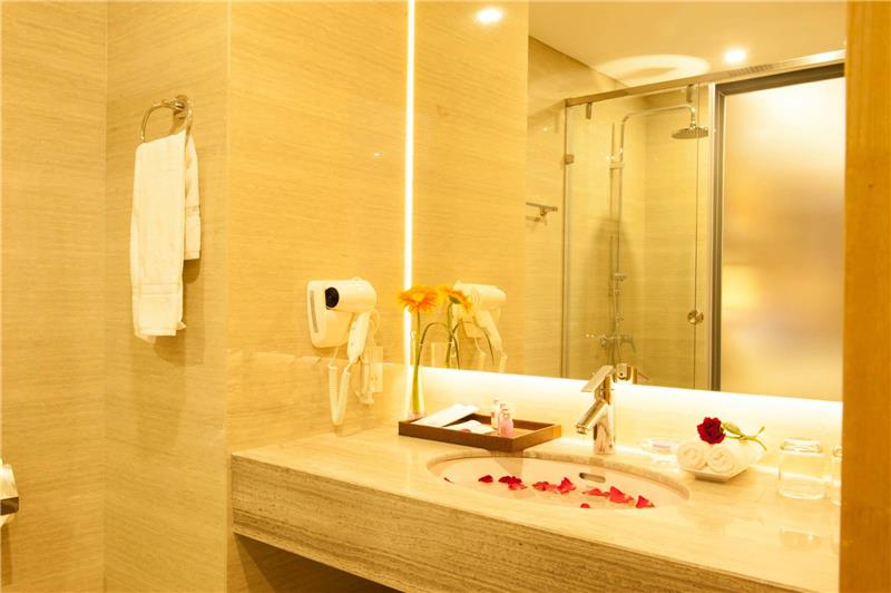 khach-san-iris-phong-tam-2-hotel24h.net.jpg