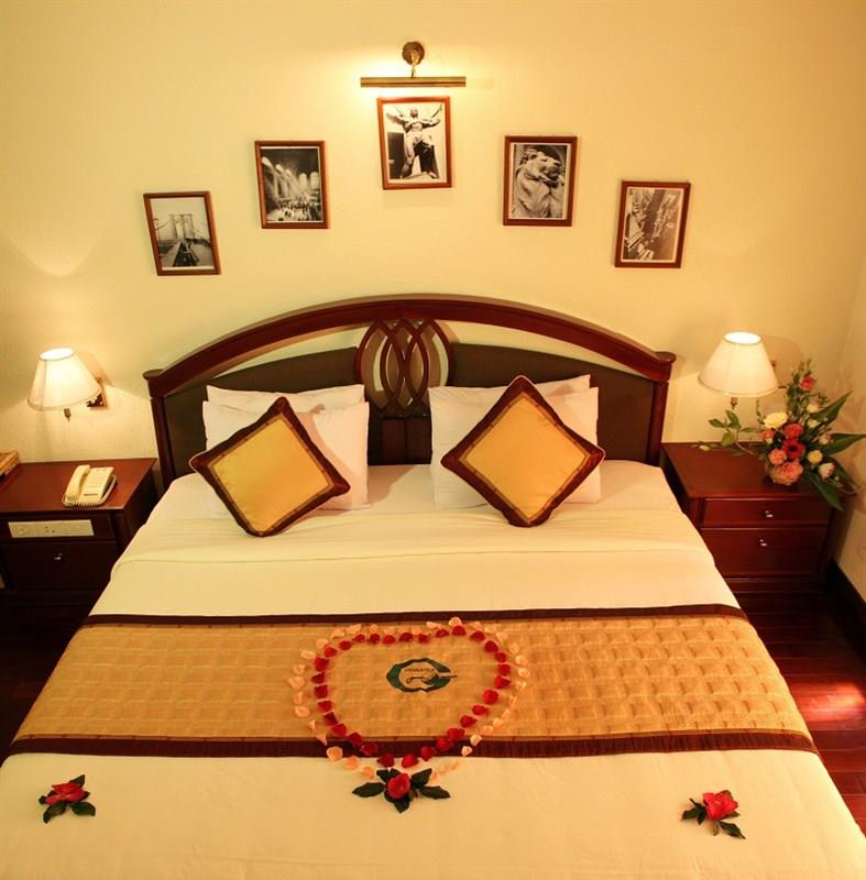 khach-san-golf-3-phong-ngu-2-hotel24h.net.jpg