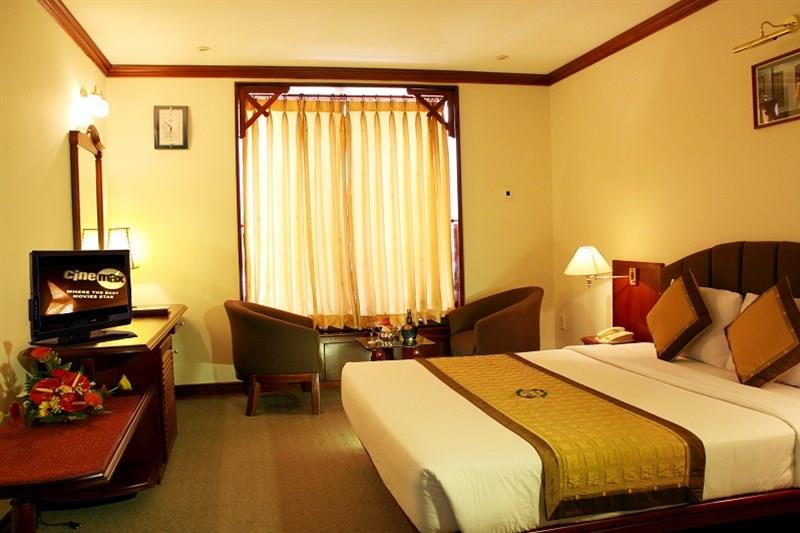 khach-san-golf-3-phong-ngu-4-hotel24h.net.jpg