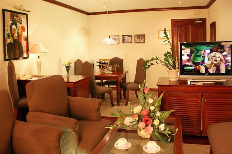 khach-san-golf-3-phong-ngu-0-hotel24h.net.jpg
