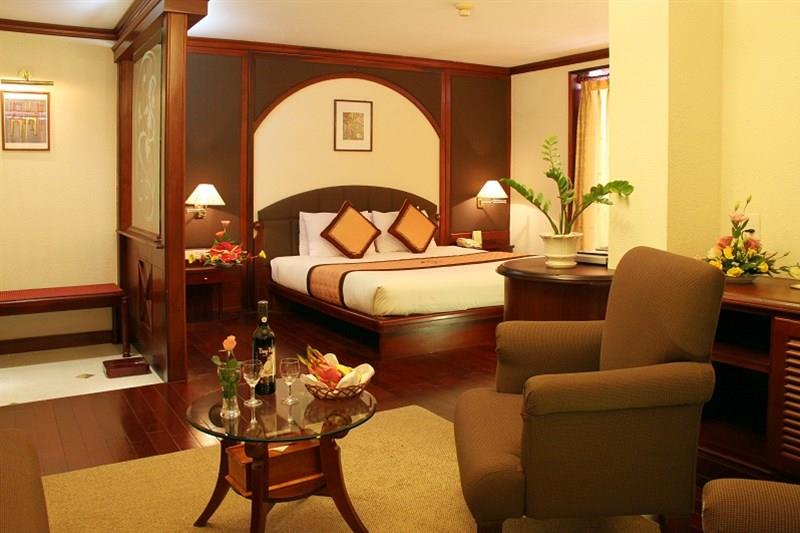 khach-san-golf-3-phong-ngu-3-hotel24h.net.jpg