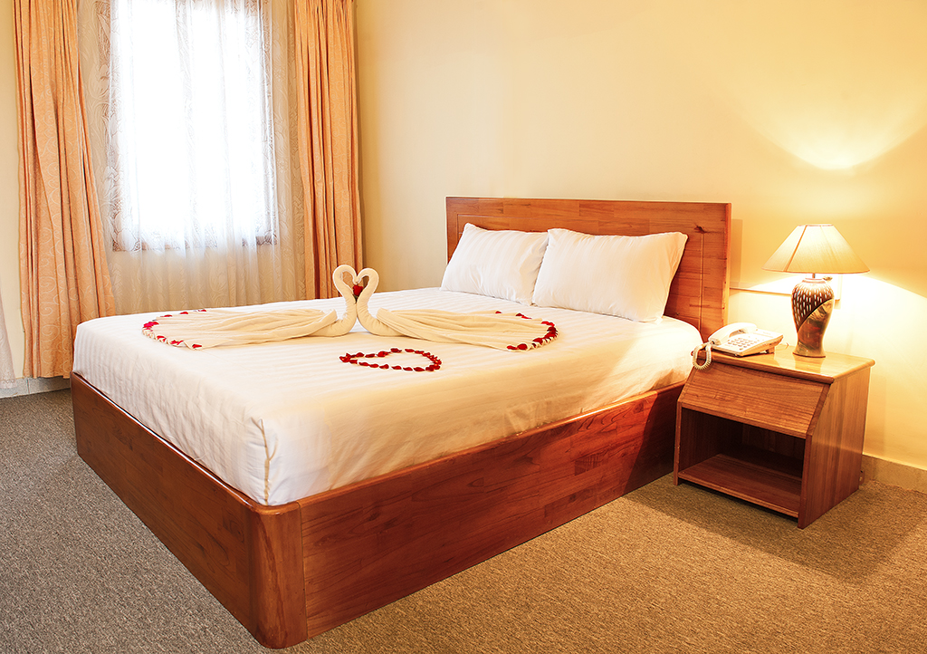 khach-san-tropicana-phong-double-garden-view-hotel24h.net.jpg