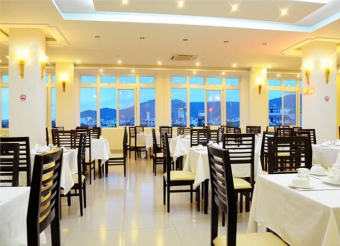 Khách sạn Monaca