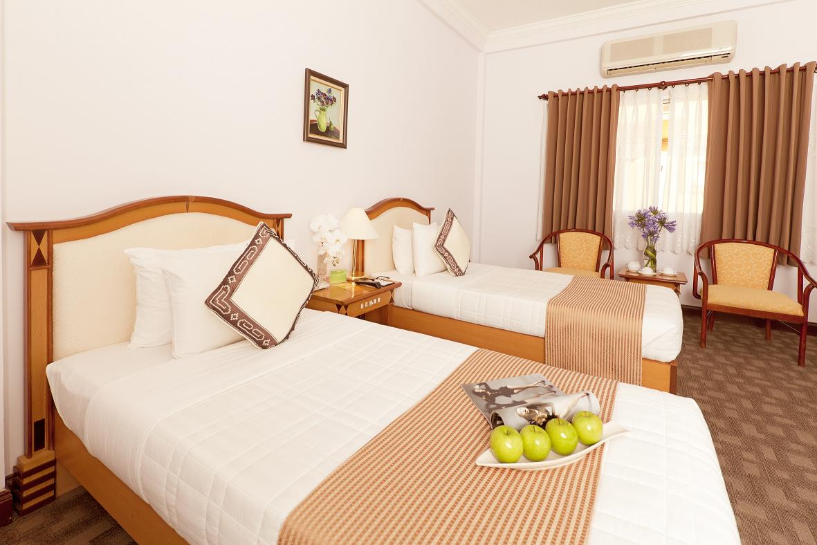 Khách sạn Quê Hương 4