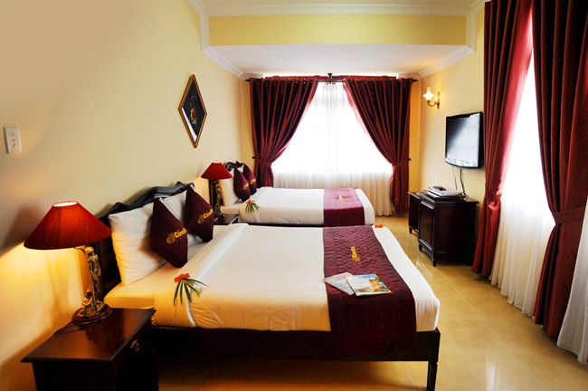 khach-san-cam-do-phong-4-khach-1-hotel24h.net.jpg