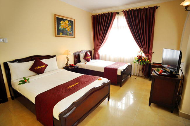 khach-san-cam-do-phong-3-khach-1-hotel24h.net.jpg