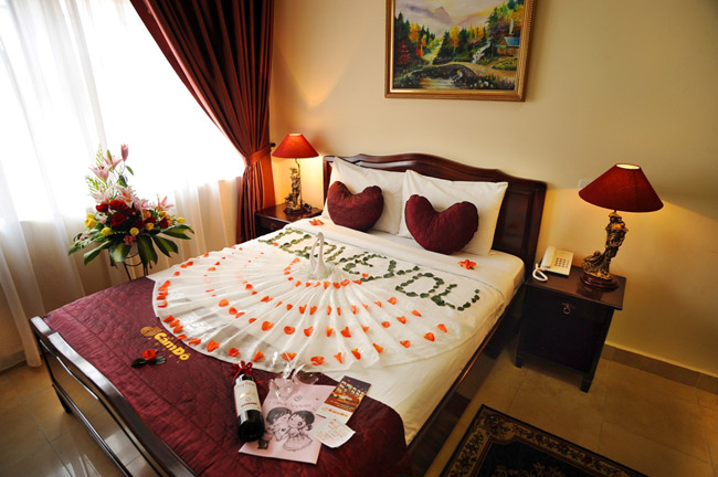 khach-san-cam-do-phong-2-khach-2-hotel24h.net.jpg