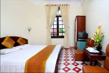 khach-san-cong-doan-hoi-an-phong-2-khach-2-hotel24h.net.jpg