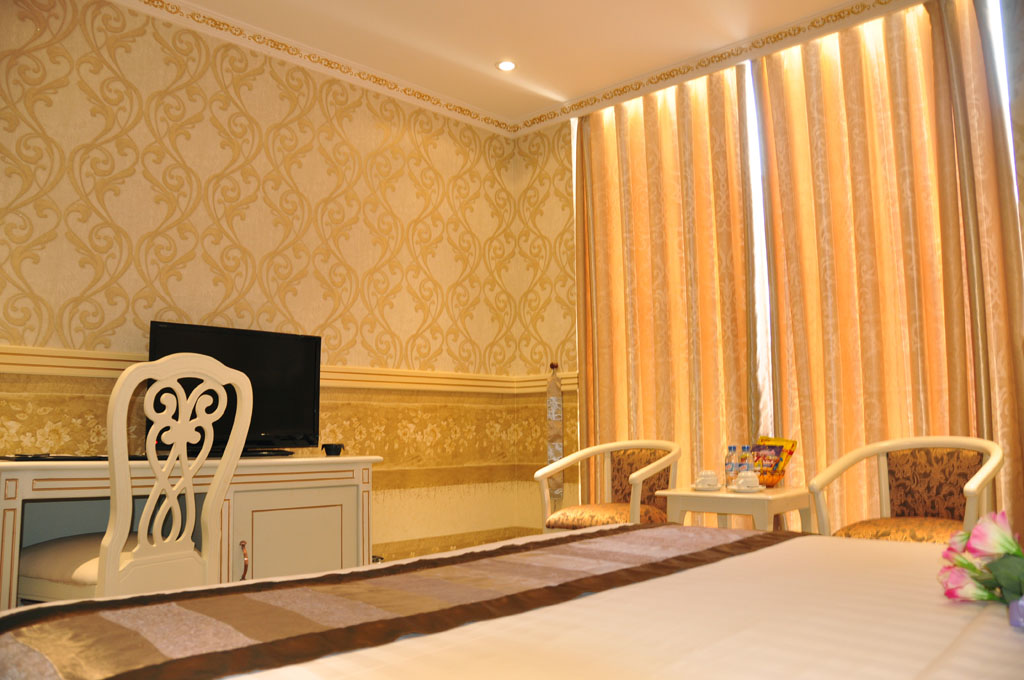 khach-san-golden-crown-phong-suite-3-hotel24h.net.jpg