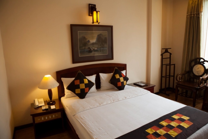 khach-san-hong-ngoc-cochinchine-phong-premium-2-hotel24h.net.jpg