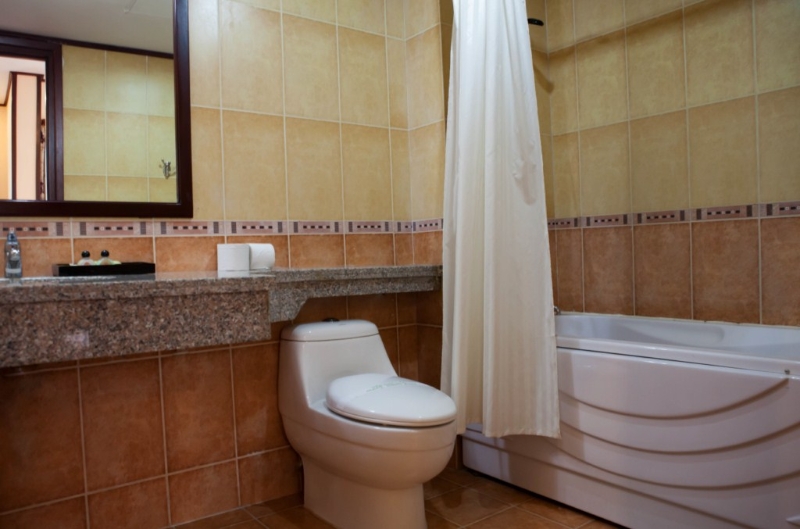 khach-san-hong-ngoc-cochinchine-phong-tam-1-hotel24h.net.jpg