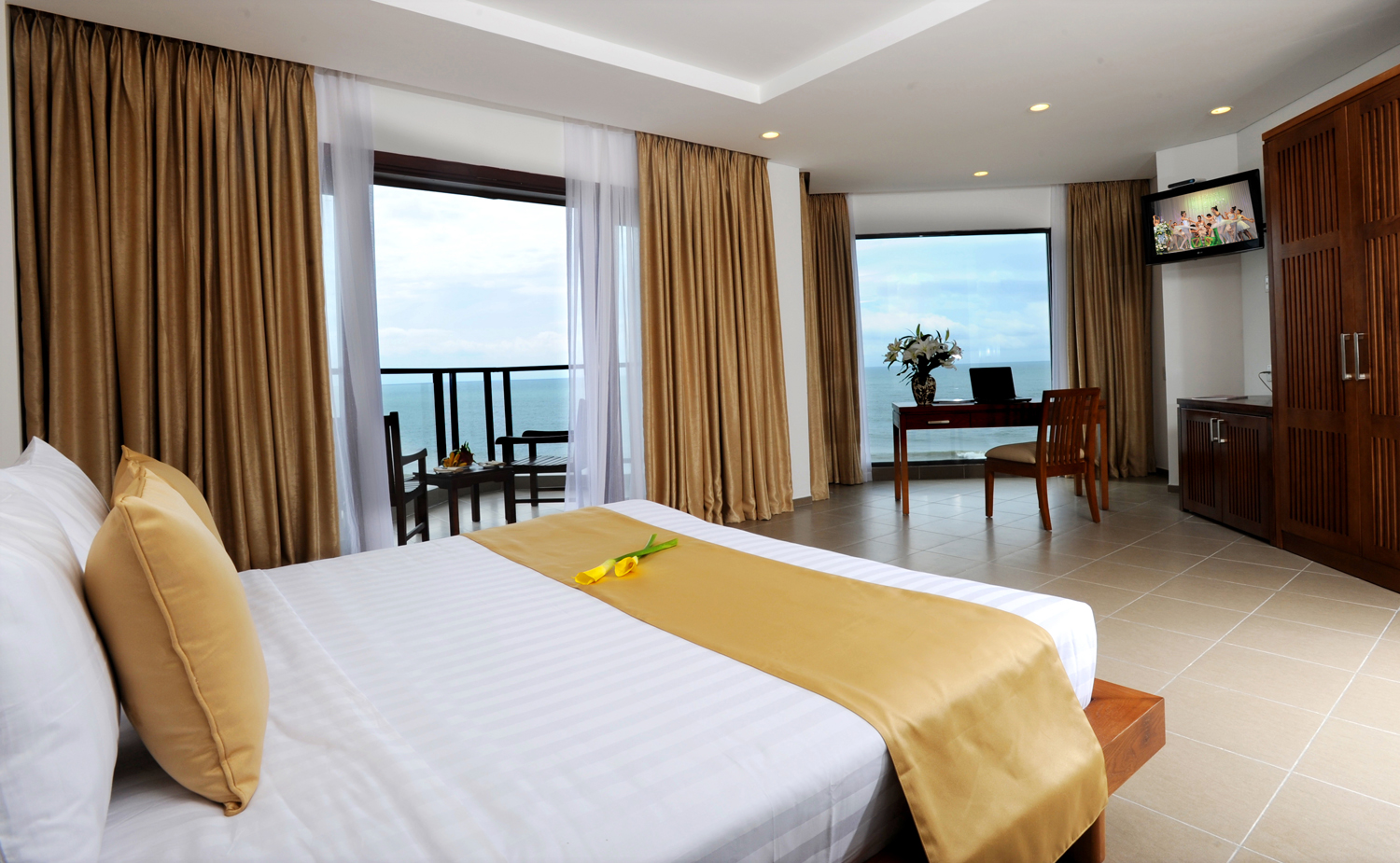 Phòng Suite Ocean Front - Hotel24h.net