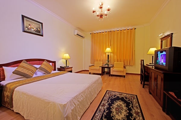 khach-san-ngoc-lan-phong-superior-2-hotel24h.net.jpg
