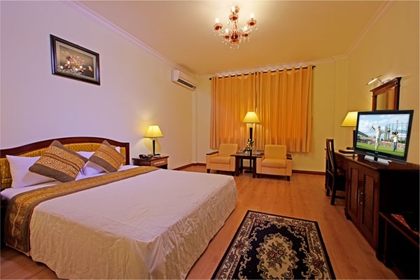 khach-san-ngoc-lan-phong-superior-1-hotel24h.net.jpg