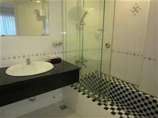 khach-san-sai-gon-pink-phong-tam-1-hotel24h.net.jpg