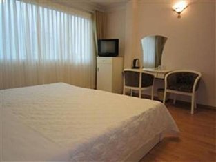 khach-san-sai-gon-pink-phong-superior-2-hotel24h.net.jpg