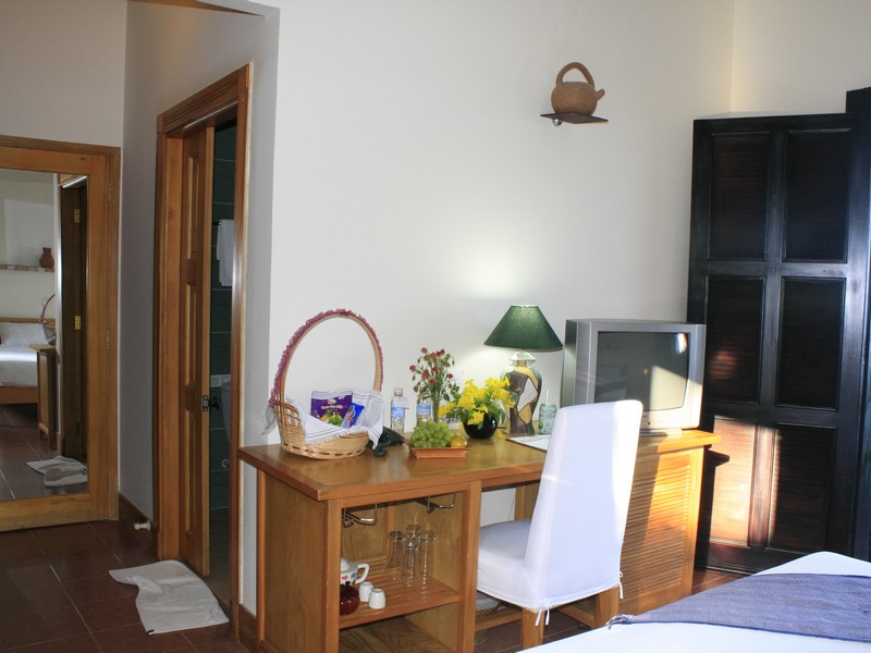 resort-bau-truc-phong-deluxe-2-hotel24h.jpg