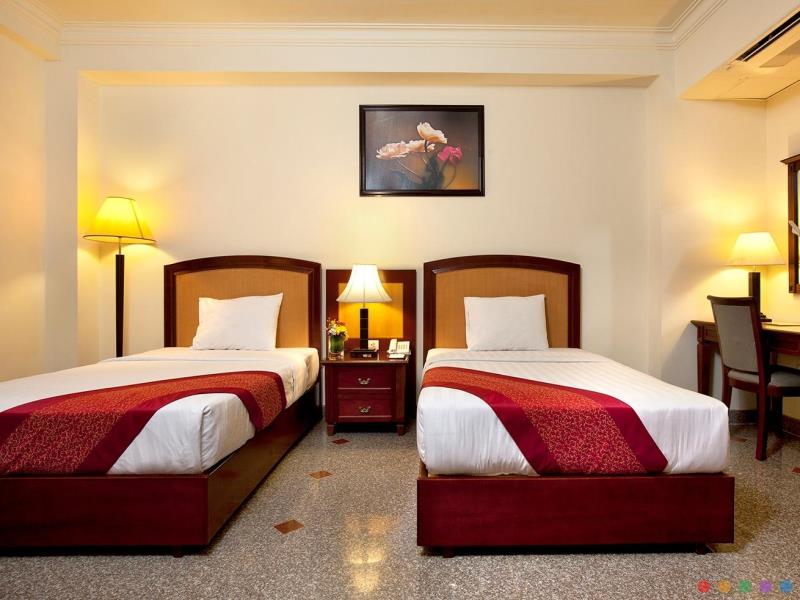 khach-san-kingston-phong-deluxe-1-hotel24h.net.jpg