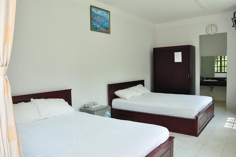 resort-long-chau-phong-2-giuong-doi-1-hotel24h.net.jpg