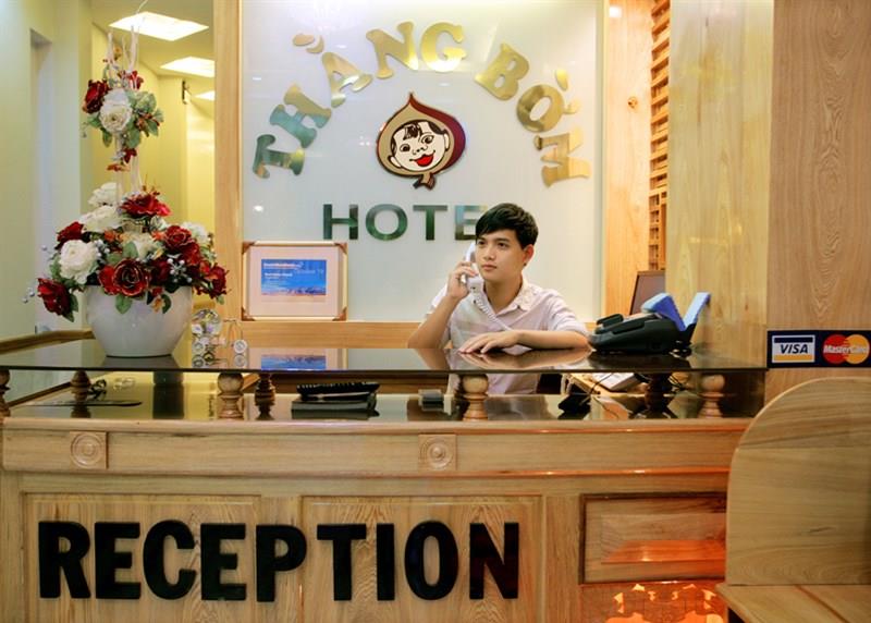 Lễ tân - CR Hotel