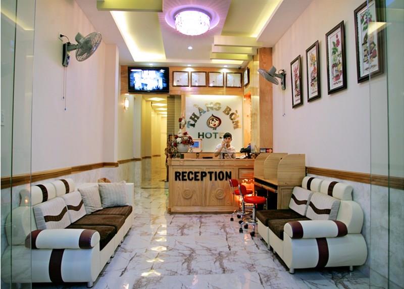 Lễ tân - CR Hotel