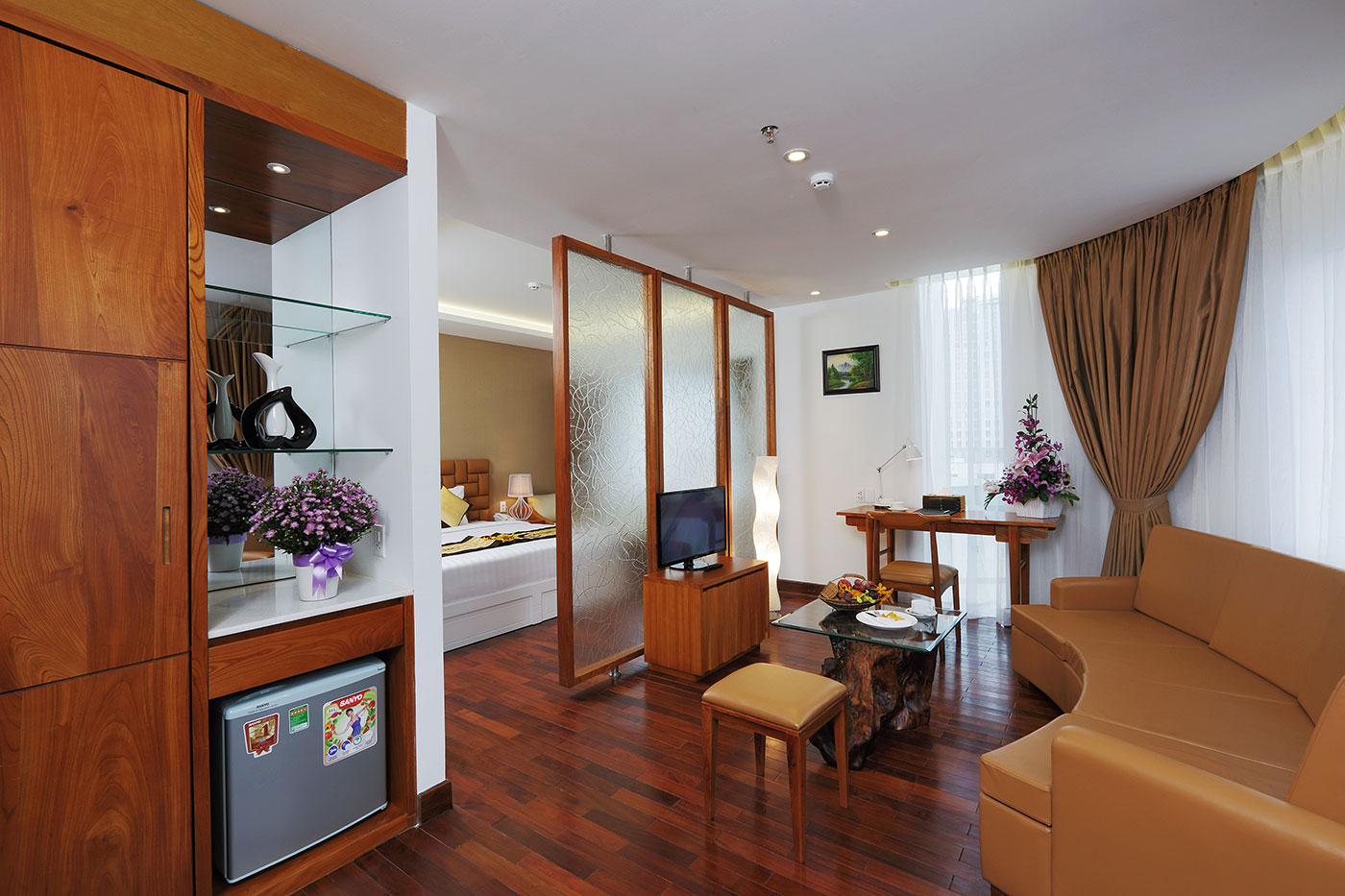 khach-san-cosmo-sai-gon-phong-vip-1-hotel24h.net.jpg