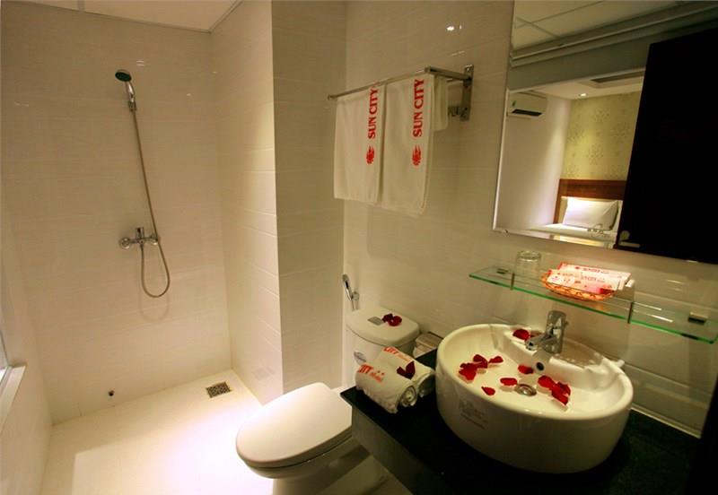 khach-san-sun-city-nha-trang-phong-tam-1-hotel24h.net.jpg