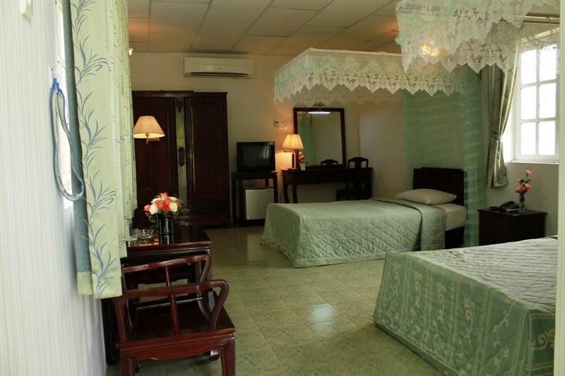 resort-paradise-beach-bungalow-deluxe-3-khach-1-hotel24h.net.jpg