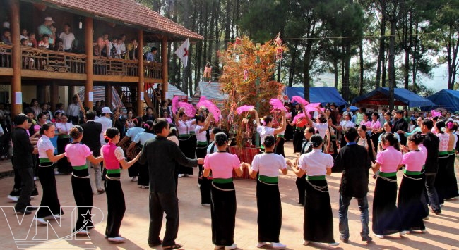 le-hoi-hoa-ban-hotel24h.net.jpg