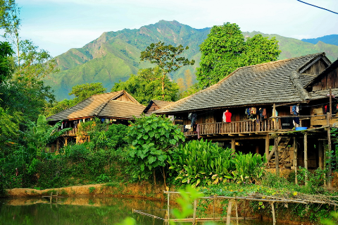 nha-san-dan-toc-thai-hotel2h4.net.jpg