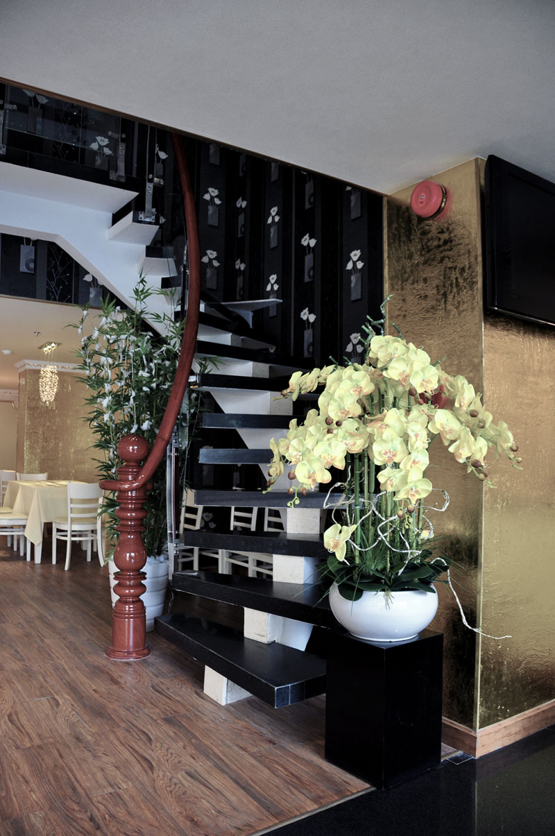 Toàn cảnh Khách sạn Golden Crown - Hotel24h.net