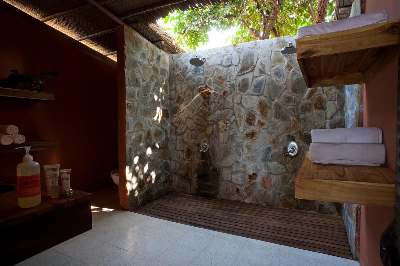 resort-mango-bay-phong-tam-1-hotel24h.net.jpg