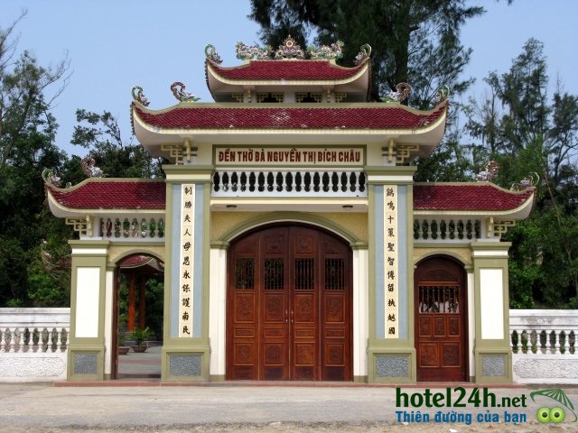 den-tho-ba-nguyen-thi-bich-chau-hotel24h.net.jpg