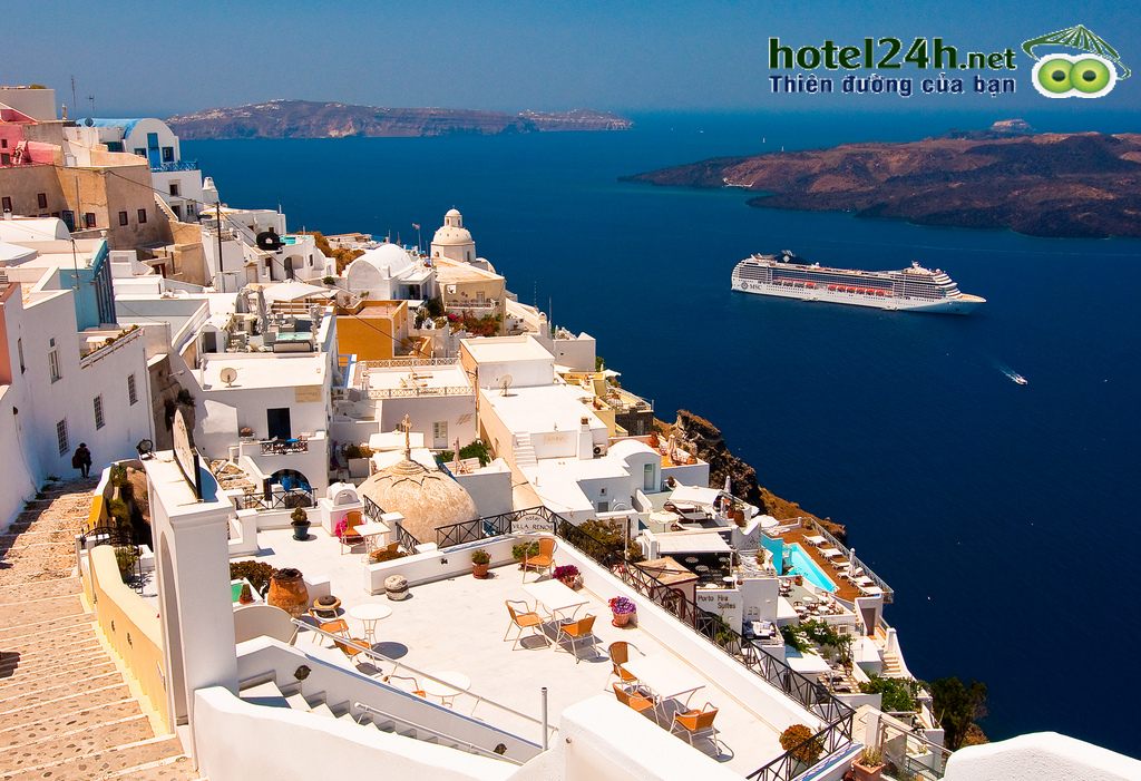 Cung-kham-pha-canh-dep-Santorini-Hy-Lap-hotel24h-a3.png