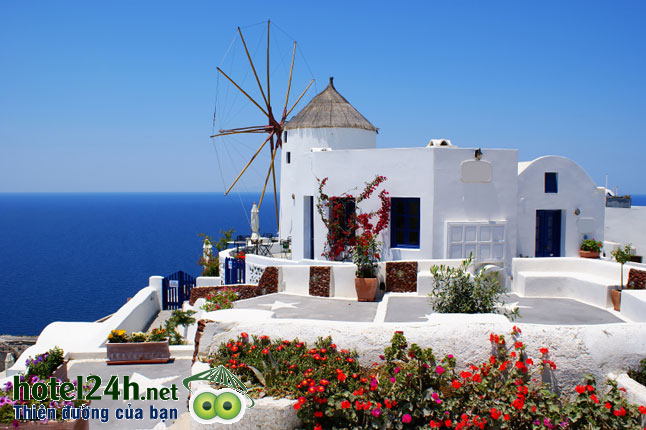 Cung-kham-pha-canh-dep-Santorini-Hy-Lap-hotel24h-a7.png