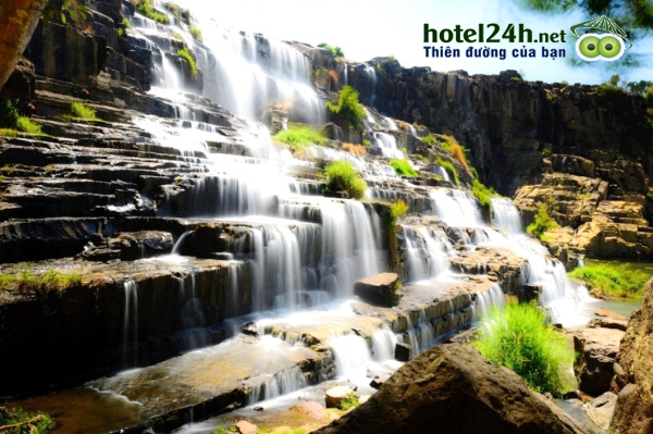 Pongour-thac-nuoc-hung-vi-nhat-dong-duong-tai-viet-nam-hotel24h-a2.png