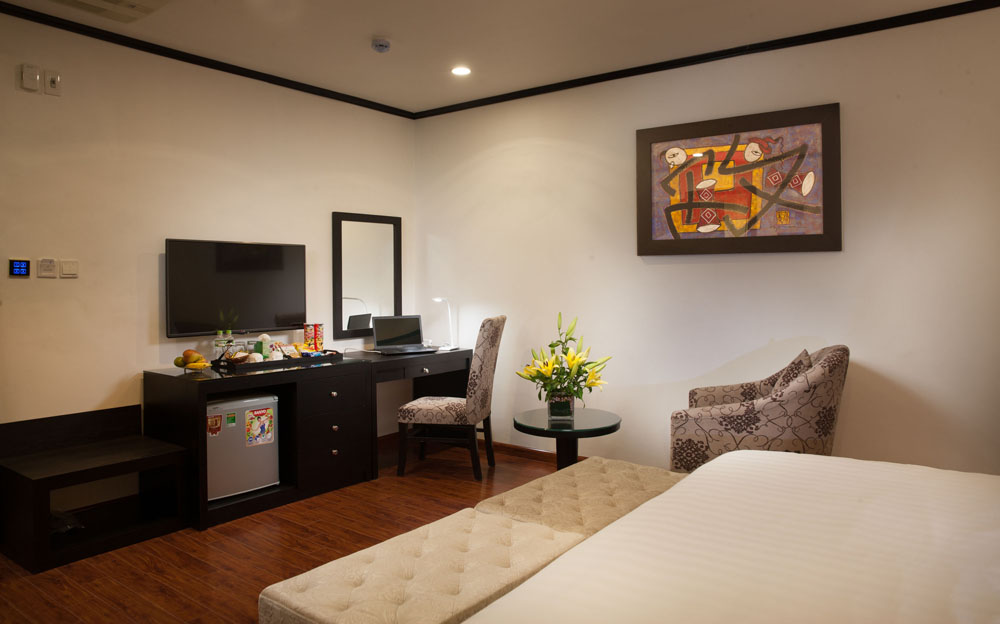 khach-san-boss-legend-phong-royal-deluxe-2-hotel24h.net.jpg