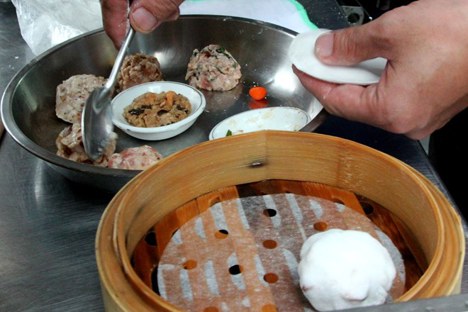 dac-san-sai-gon-ngon-kho-cuong-hotel24h-a3.png
