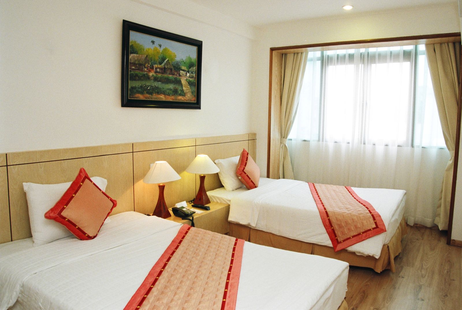 khach-san-bao-son-international-phong-suite-1-giuong-ngu-2-hotel24h.net.JPG