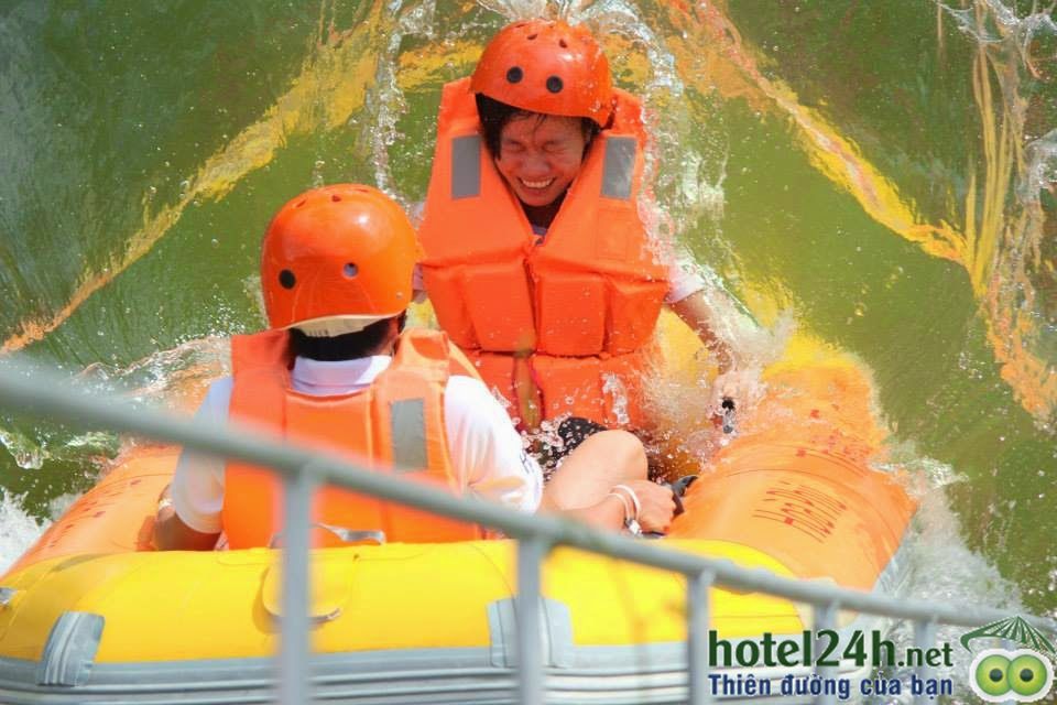 truot-thac-hoa-phu-thanh-da-nang-tro-choi-mao-hiem-li-thu-hotel24h-a1.jpg