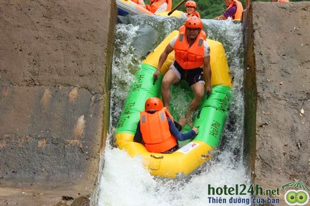 truot-thac-hoa-phu-thanh-da-nang-tro-choi-mao-hiem-li-thu-hotel24h-a6.jpg