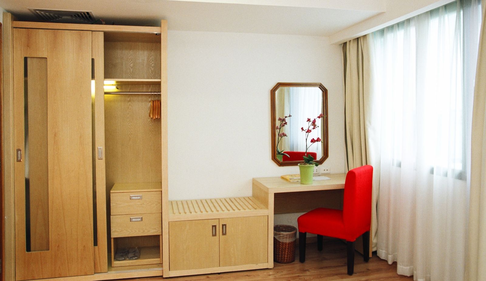 Phòng deluxe - Hotel24h.net