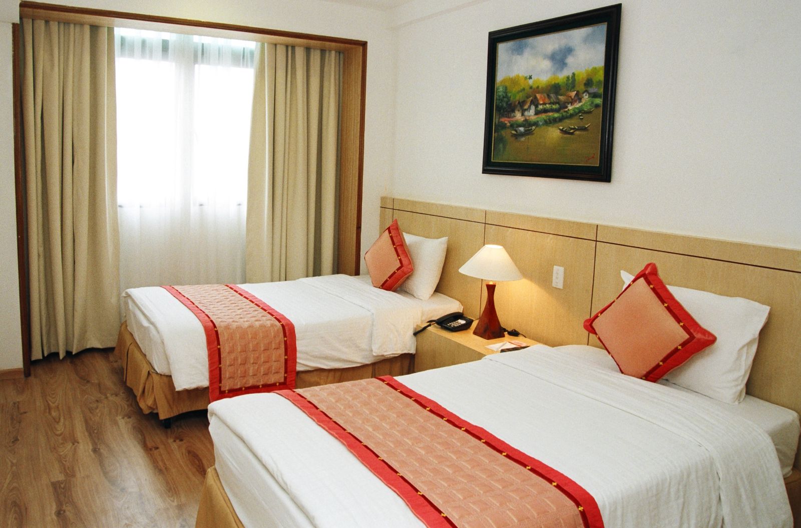 Phòng deluxe - Hotel24h.net