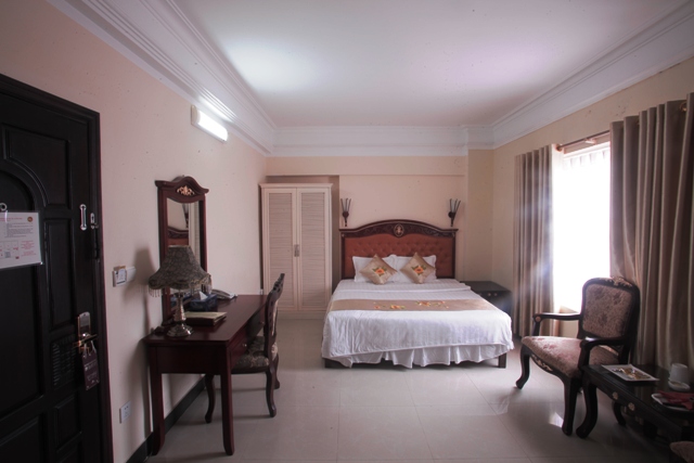 khach-san-hoang-long-phong-ngu-8-hotel24h.net.jpg